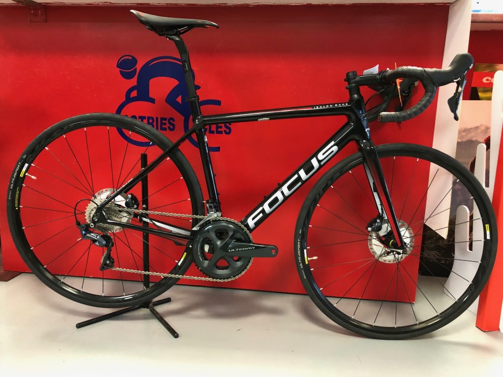 focus izalco race disc ultegra 2018